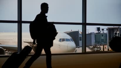 പറക്കാം കരുതലോടെ; ഇ-മൈഗ്രേറ്റിൽ രജിസ്റ്റർ ചെയ്ത ഏജൻസികളെ മാത്രം ആശ്രയിക്കണമെന്ന മുന്നറിയിപ്പുമായി പൊലീസ്