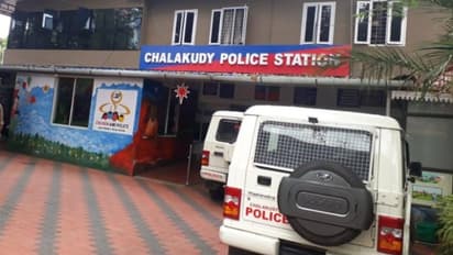 ചെറിയൊരു കൈയബദ്ധം; മോഷ്ടിക്കാൻ കയറിയ വീട്ടിൽ സ്വന്തം മൊബൈൽ ഫോൺ മറന്നുവെച്ച് മറ്റൊരു ഫോണെടുത്തു, കള്ളൻ പിടിയിൽ