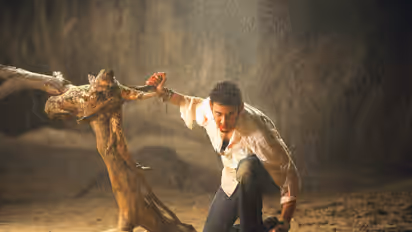 ഖലേജ റീ റിലീസ്: പല ഭാഗത്തും വെട്ട്, മഹേഷ് ആരാധകര് തീയറ്ററില് പ്രശ്നമുണ്ടാക്കി !