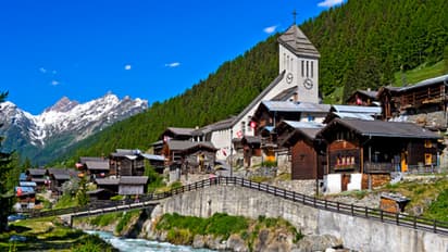 ഇനിയില്ല ഈ ഗ്രാമം... ഒഴുകിയെത്തിയത് വൻ മഞ്ഞുമല, നിമിഷങ്ങൾക്കുള്ളിൽ തകർന്നടിഞ്ഞ് 'ബ്ലാറ്റൻ' 