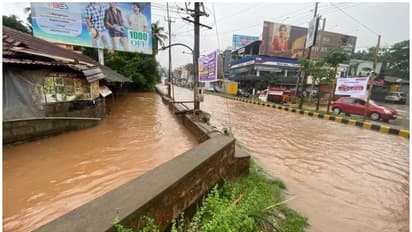 മംഗളൂരുവിൽ കനത്ത മഴ, മണ്ണിടിഞ്ഞ് വീടിന് മുകളിൽ വീണു, കുഞ്ഞടക്കം 2 പേർ മരിച്ചു