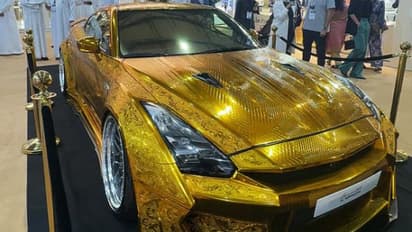 അമ്പമ്പോ! സ്വർണം പൂശിയ `ഗോഡ്സില്ല', ഷാർജ എക്സ്പോ സെന്ററിൽ കൗതുമുണർത്തിയ കാറിന്റെ വില ഇതാണ്