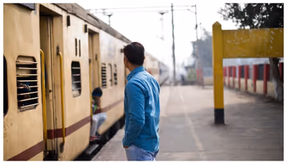 പുലർച്ചെ മൂന്നുമണിക്ക് ട്രെയിനിൽ 'ചായ... ചായ'; യാത്രക്കാരന്‍റെ പരാതിയിൽ നടപടിയെടുത്ത് ഐആർസിടിസി 