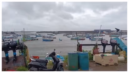 വിഴിഞ്ഞത്ത് മത്സ്യബന്ധനത്തിന് പോയ 9 മത്സ്യത്തൊഴിലാളികളെ കാണാതായി; പോയത് 3 വള്ളങ്ങളിലായി; തെരച്ചിൽ തുടരുന്നു