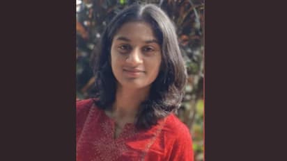 കൂട്ടുകാർക്ക് മധുരം നൽകി, പിന്നാലെ വിദ്യാർത്ഥിനി ഹോസ്റ്റലിൽ മരിച്ച നിലയിൽ; പഠന ഭാരത്തെ കുറിച്ച് കുറിപ്പ്