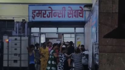 Jaunpur District Hospital: হাসপাতালে বৃহন্নলাদের তাণ্ডব, ডাক্তার-নার্সদের বেধড়ক মার, ভাইরাল ভিডিও