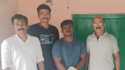 മൂര്ക്കനാട് ഇരട്ടക്കൊലപാതക കേസില് ഒളിവിലായിരുന്ന പ്രതിയെ ബെംഗളൂരുവില് നിന്നും പിടികൂടി