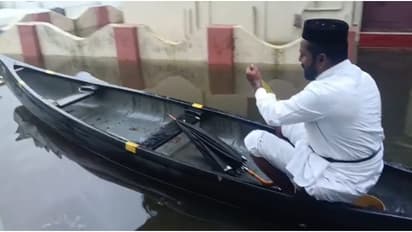 സർവത്ര വെള്ളം, പള്ളി മൊത്തം വെള്ളത്തിലായി, സന്ധ്യ നമസ്കാരത്തിന് രക്ഷയില്ല; ഒടുവിൽ പള്ളി വികാരി വള്ളത്തിലെത്തി