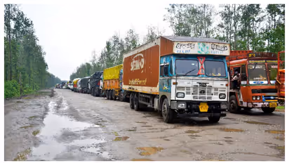 കനത്ത മഴ: ദേശീയപാത 17ന്റെ പ്രധാന ഭാ​ഗങ്ങൾ ഒലിച്ചുപോയി, അസമിൽ 30 മരണം, 60000 പേർ ദുരിതത്തിൽ