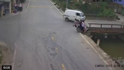 ಬೈಕ್ ಕಾಲುವೆಗೆ ಬಿದ್ದಾಗ ಯುವಕನ ಸಮಯಪ್ರಜ್ಞೆಗೆ ಕಂಡು ಜನತೆ ಶಾಕ್; ವಿಡಿಯೋಗೆ 4 ಮಿಲಿಯನ್ ವ್ಯೂವ್