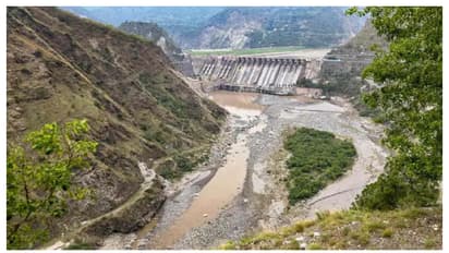 സിന്ധു നദീജലക്കരാർ റദ്ദാക്കിയത് പാകിസ്ഥാനെ വലയ്ക്കുന്നു; ഭീമൻ ഡാമുകളിൽ വെള്ളമില്ല, കൃഷി നശിക്കുമെന്ന് ആശങ്ക 