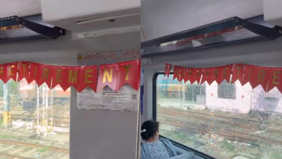 എത്ര മനോഹരമായ ഓർമ്മയായിരിക്കുമത്; കൂടെ യാത്ര ചെയ്യുന്നയാൾക്ക് ട്രെയിനിൽ യാത്രയയപ്പൊരുക്കി സുഹൃത്തുക്കൾ