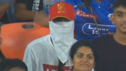 തലയിൽ തൊപ്പി ധരിച്ച് മുഖം മറച്ച് സ്റ്റേഡിയത്തിലെത്തിയത് വിരാട് കോലിയോ ആർസിബി ചാരനോ, ചര്‍ച്ച ചെയ്ത് ആരാധക‍ർ