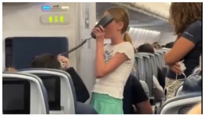 'ഒരു ദുസ്വപ്നം പോലെ...'; വിമാനം രണ്ട് മണിക്കൂർ വൈകി, ഇന്‍റർകോമിലൂടെ പാട്ടു പാടി പെണ്‍കുട്ടി, വീഡിയോ വൈറൽ