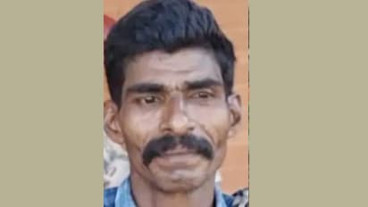 വയനാട്ടിലേക്ക് ജോലിക്ക് പോകുന്നതിനിടെ കാര്‍ സ്‌കൂട്ടറില്‍ ഇടിച്ച് കൊക്കയിലേക്ക് മറിഞ്ഞ് മധ്യവയസ്കൻ മരിച്ചു