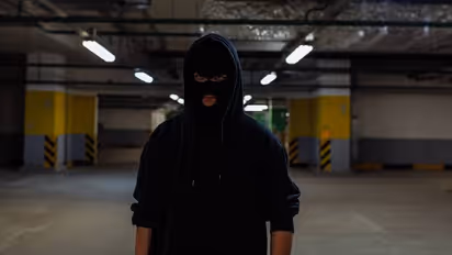 ആളുകളെ കത്തിമുനയിൽ നിർത്തി, മുഖംമൂടി ധരിച്ചാണ് എത്തിയത്, ബാങ്കിൽ നിന്നും കവർന്നത് 40.27 ലക്ഷം