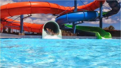 151 കിലോഗ്രാം ഭാരം, വാട്ടർ സ്ലൈഡിൽ നിന്ന് വീണ് പരിക്കേറ്റു; 42.7 ലക്ഷം രൂപ നഷ്ടപരിഹാരം ആവശ്യപ്പെട്ട് യുവാവ്