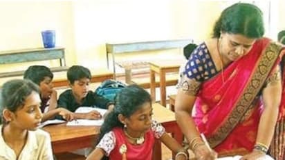 ചരിത്രം മാറ്റിയെഴുതി 11 പെൺകുട്ടികൾ, സ്വീകരണമൊരുക്കി സ്കൂൾ അധികൃതർ; എസ്എൻഎംബി സ്കൂൾ ഇനി ആണ്പള്ളിക്കുടമല്ല