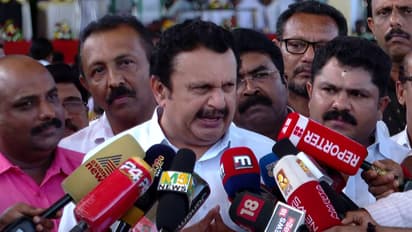 'പ്രതിരോധിക്കാൻ വന്നത് റിയാസ് മാത്രം', സിപിഎമ്മിൽ പിണറായി ഒറ്റപ്പെടുന്നതിൻ്റെ സൂചനയെന്ന് കെ മുരളീധരൻ