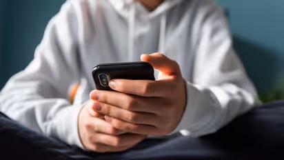 മാതാപിതാക്കളറിഞ്ഞത് മകന്റെ മരണശേഷം, 16 -കാരനെ ഭീഷണിപ്പെടുത്തിയത് എഐ ന​ഗ്നചിത്രങ്ങളുടെ പേരു പറഞ്ഞ്