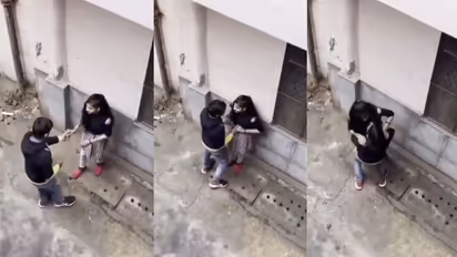 ''सिलिंडर उचला म्हटलं तर रडेल, पण मुलीला कसं उचलतोय'', कॉलेज कपलच्या रोमान्सचा VIDEO व्हायरल