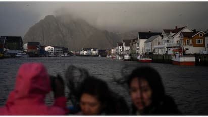 Tourist Tax: टूरिस्ट की संख्या बढ़ते ही इस देश ने लगा दिया नया टैक्स