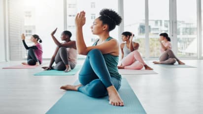 योगामुळं वजन लवकर होईल कमी, 'या' मार्गाने करून पहा योगा