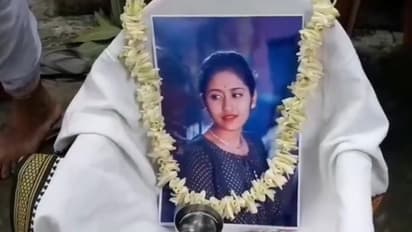 प. बंगाल की घटना। इस लड़की ने की दूसरे धर्म में शादी।