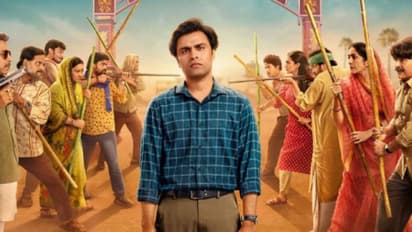 Panchayat Season 4 Review :  फुलेरा गावात येणार नवे वादळ, क्रांती देवी की मंजू देवी; कोण बसणार पंचायतीच्या गादीवर? वाचा रिव्हू