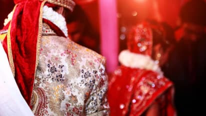 bride left the groom and ran away with her lover