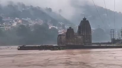 হিমাচলের মান্ডিতে মেঘভাঙা বৃষ্টি, বন্যার তাণ্ডব! গোটা এলাকা জুড়ে জারি লাল সতর্কতা