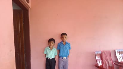 Fifth Grader Rescues: ಕಾಲು ಜಾರಿ ಕೆರೆಯಲ್ಲಿ ಬಿದ್ದ ಬಾಲಕ; ಜೀವದ ಹಂಗು ತೊರೆದು ದಡಕ್ಕೆ ಎಳೆದು ತಂದ 5ನೇ ತರಗತಿ ಸ್ನೇಹಿತ!