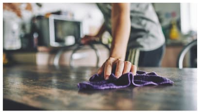 किचन में लगे जिद्दी गायब भी मिनटों में हो जाएंगे गायब, इन 5 चीजों का करें यूज