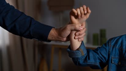 Kerala Pastor Arrested: 'ನಿನ್ನ ಗಂಡನ ವೀರ್ಯದಲ್ಲಿ ವಿಷವಿದೆ ನನ್ನ ಜೊತೆ ಮಲಗು' ಪ್ರಾರ್ಥನೆ ನೆಪದಲ್ಲಿ ಮಹಿಳೆಗೆ ಕಿರುಕುಳ ನೀಡಿದ ಪಾದ್ರಿ ಬಂಧನ