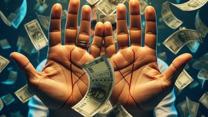 হাতের রেখায় কোথায় লুকিয়ে থাকে ধন-সম্পত্তি? জেনে নিন কোন রেখা কীসের ইঙ্গিত দেয়