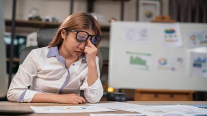 Health Tips: একটানা সারাদিন অফিসে বসে কাজ করলে ৯টি শারীরিক সমস্যার সম্মুখীন হতে হয়, কী কী জানেন?