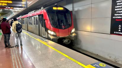 lucknow metro drunken man misbehaves removed at badshahnagar station