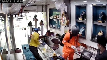 ghaziabad jewellery shop daylight robbery cctv footage