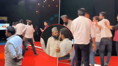 maulana sajid rashidi slapped after remark on dimple yadav