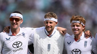 England Players Wearnig White Head Band