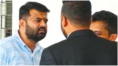 Prajwal Revanna : घरकाम करणाऱ्या महिलेचे लैंगिक शोषण केल्याने माजी पंतप्रधानाच्या नातवाला जन्मठेप