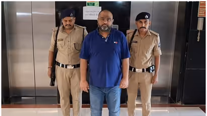 Cricket Betting: গ্রেফতার ক্রিকেট বেটিং চক্রের বড় মাথা, ২৩০০ কোটি টাকার আর্থিক কেলেঙ্কারি?