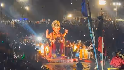 Lalbaugcha Raja: लालबागच्या राजाच्या चरणी ३ दिवसांत ४ कोटींचं दान; परदेशी चलनासह सोनं-चांदीचा पाऊस