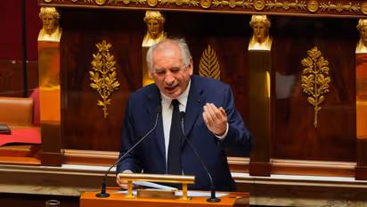 France Political Crisis : 9 महिन्यातच फ्रान्सचे पंतप्रधान बेरु पायउतार, मॅक्रोन नवीन जबाबदारी स्विकारणार?