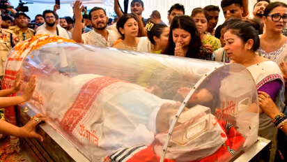 zubeen garg funeral sister perform last ritess