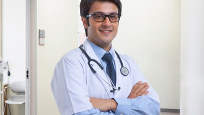 how to become medical officer