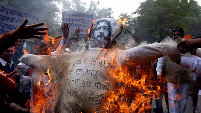 আফজল গুরুর কবর সন্ত্রাসকে আরও ইন্ধন যোগায়, মহিমান্বিত করে: আবেদন খারিজ দিল্লি হাইকোর্টের