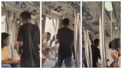 बेंगलुरु मेट्रो में भीख मांगता शख्स।