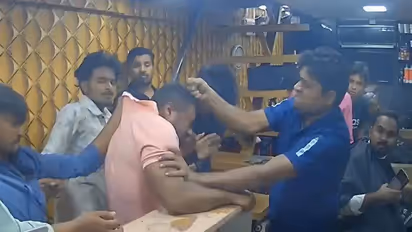 MNS workers attack salon owner navi mumbai woman salary issue