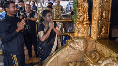 सबरीमला मंदिर में दर्शन करने पहुंचीं राष्ट्रपति द्रौपदी मुर्मू।